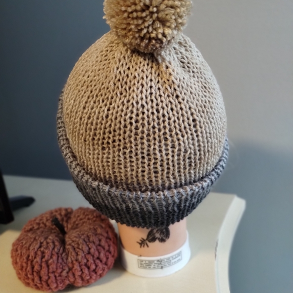 Knitted beanie - Picture 3 of 3
